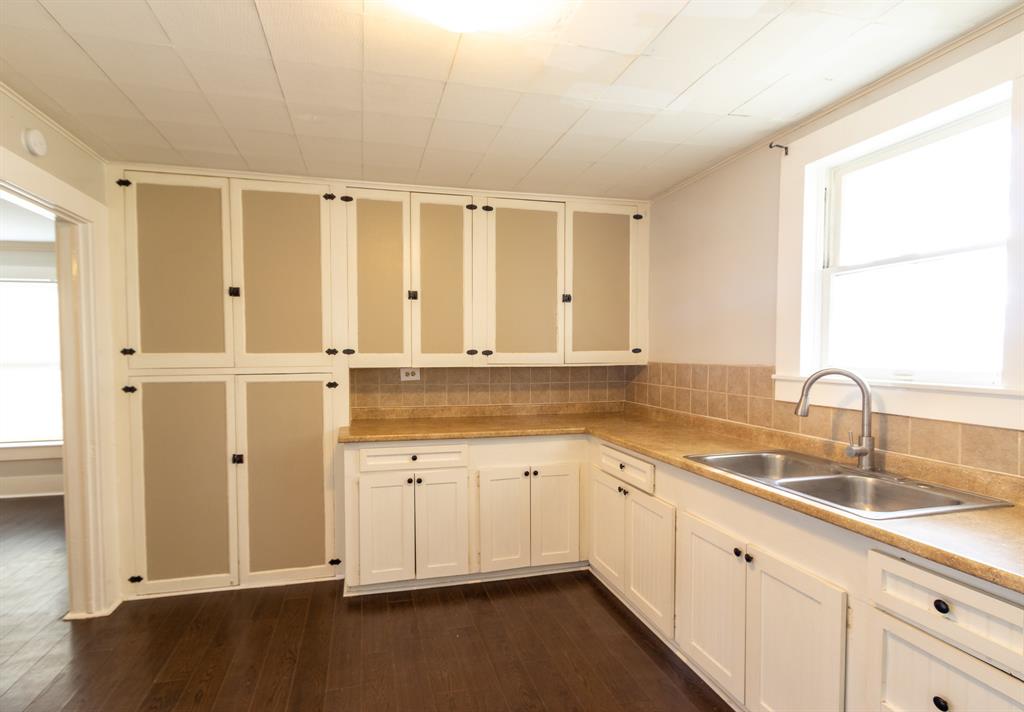 310 W Sidnor Street, Alvin, Texas image 31