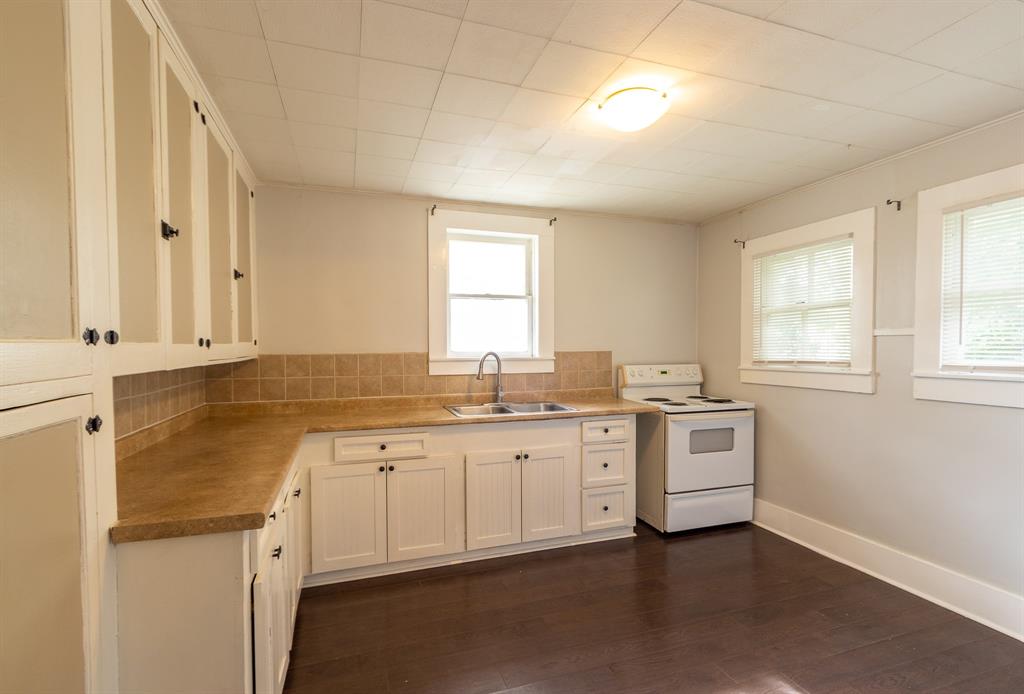 310 W Sidnor Street, Alvin, Texas image 30