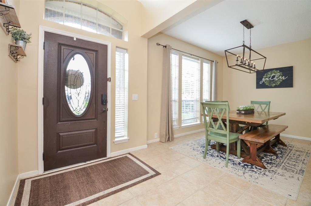 1515 Summer Forest Drive, Sugar Land, Texas image 5