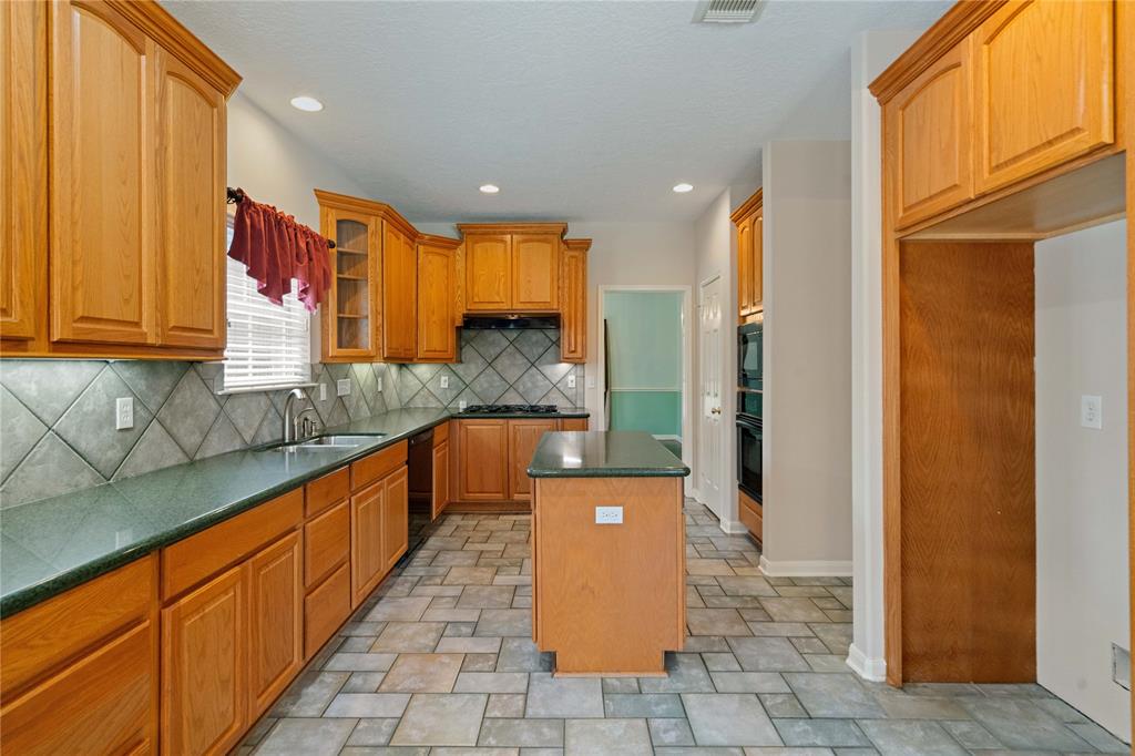 2829 Fairway Drive, Friendswood, Texas image 13