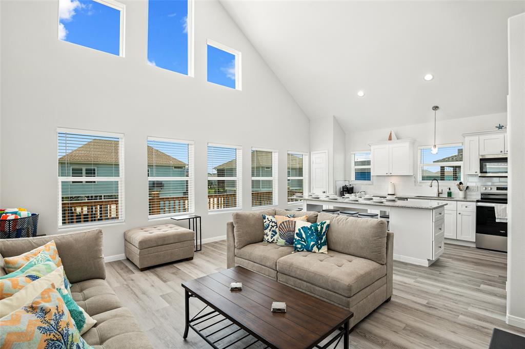 2288 E Lobster Street, Crystal Beach, Texas image 9