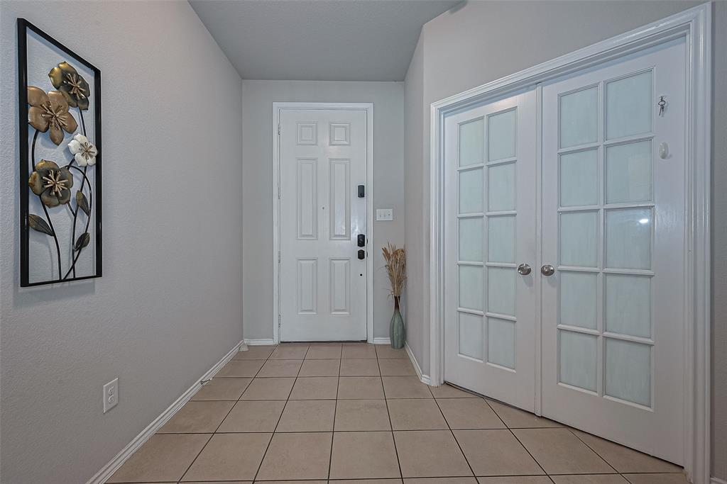 2443 Northern Great White Court