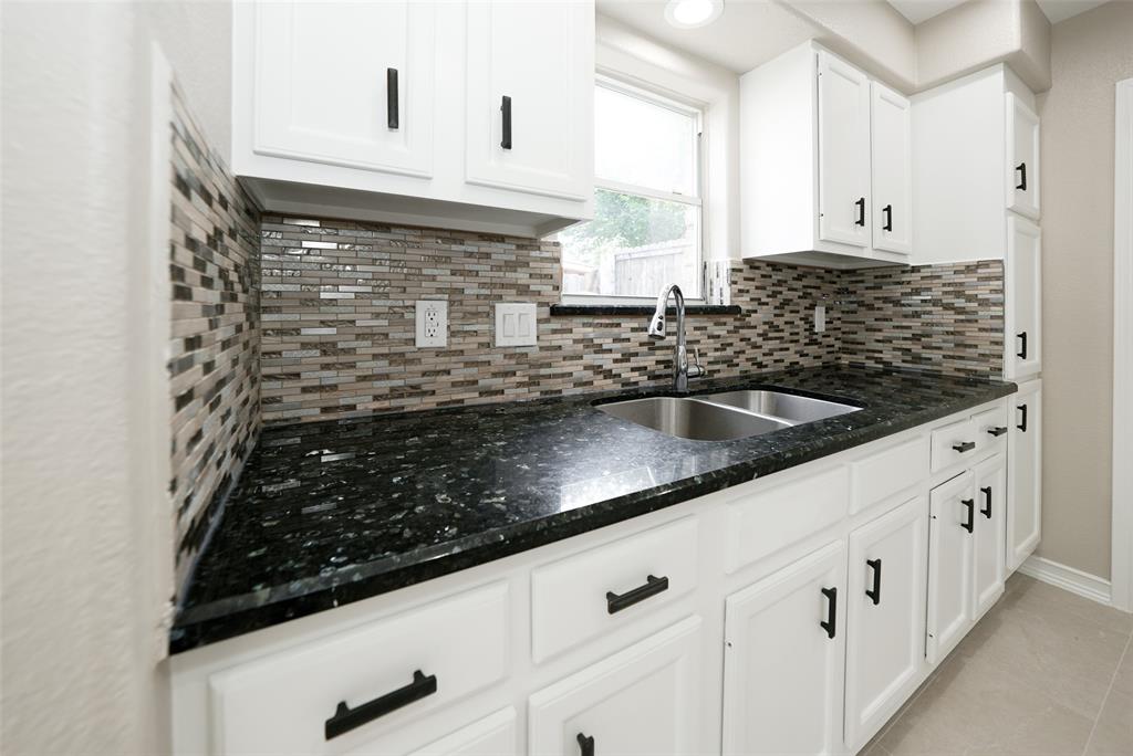 9607 Rumbling Wood Lane, Houston, Texas image 7