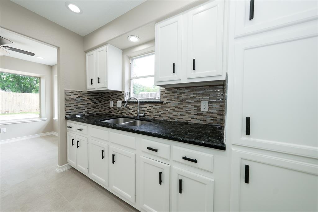 9607 Rumbling Wood Lane, Houston, Texas image 6