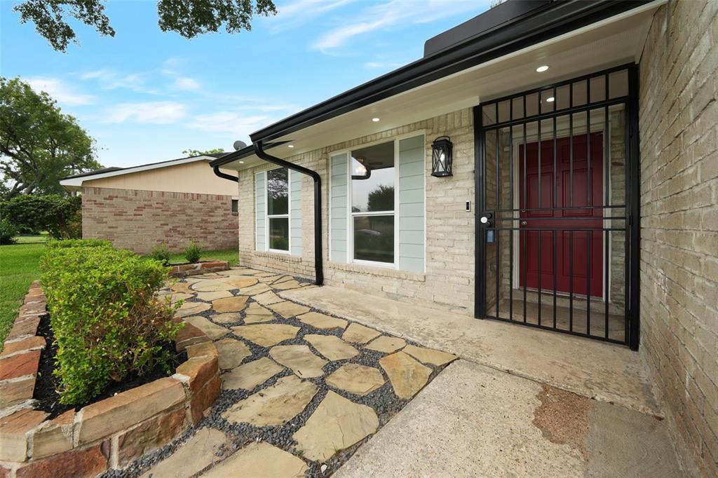9607 Rumbling Wood Lane, Houston, Texas image 3