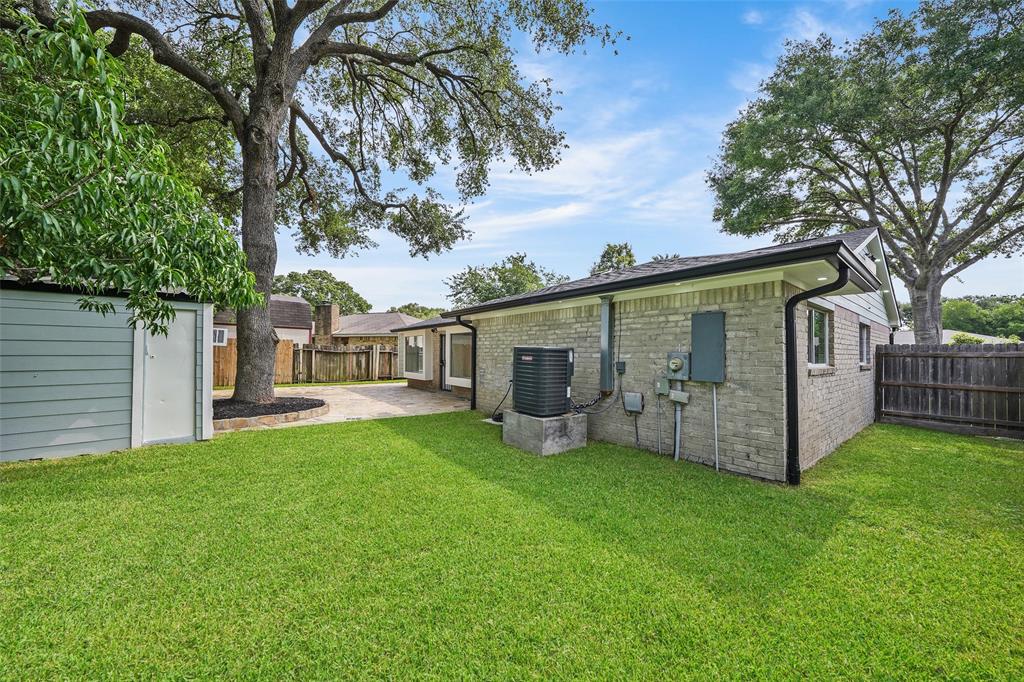9607 Rumbling Wood Lane, Houston, Texas image 24