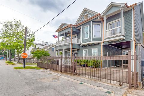 Photo of 1220 Bingham Street, Houston, TX 77007 (MLS # 56027311)