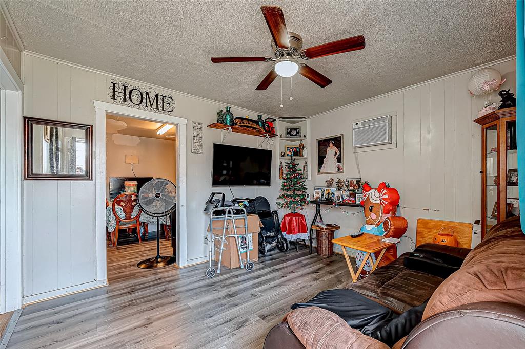 8617 Autumn Lane, Houston, Texas image 6