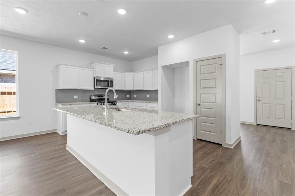 3061 Pampaneria Drive, Conroe, Texas image 7
