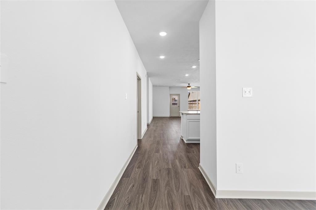 3061 Pampaneria Drive, Conroe, Texas image 3