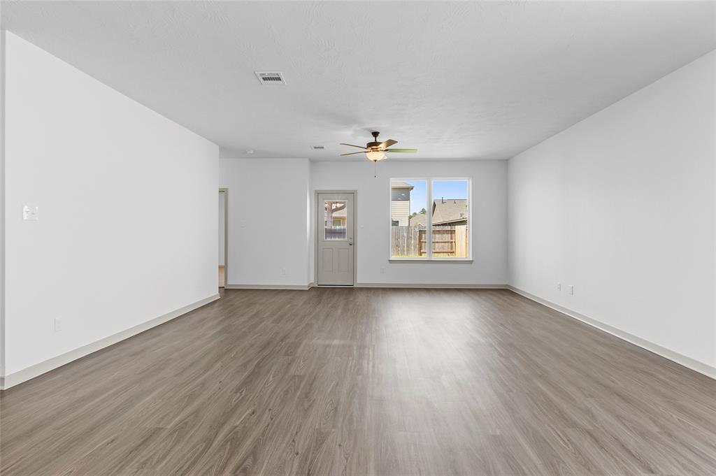3061 Pampaneria Drive, Conroe, Texas image 10
