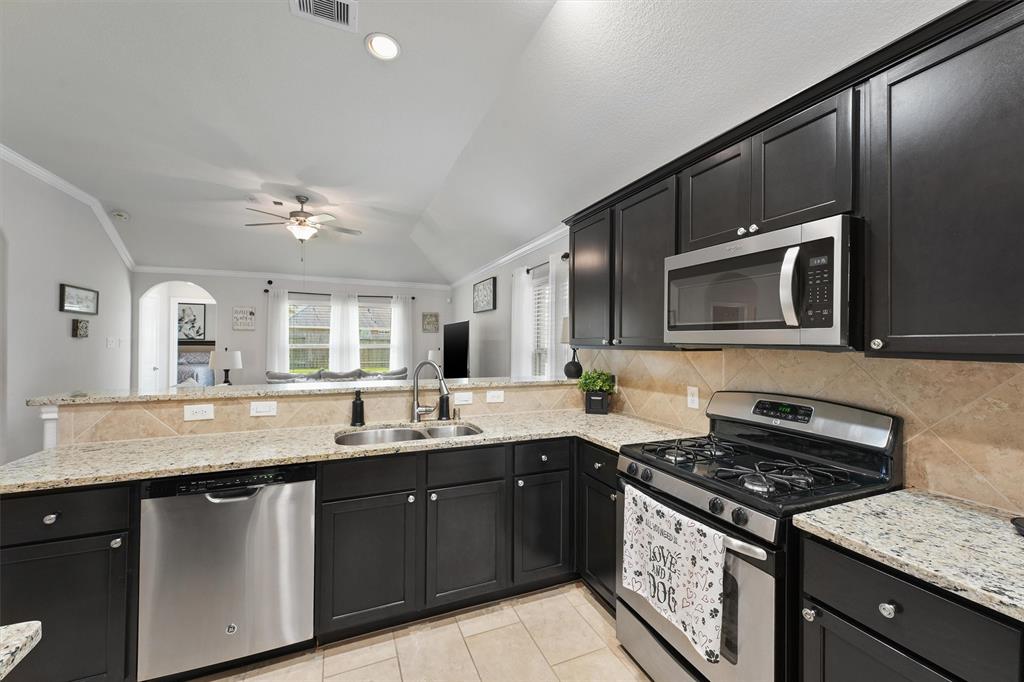 12915 Taper Reach Drive, Tomball, Texas image 11