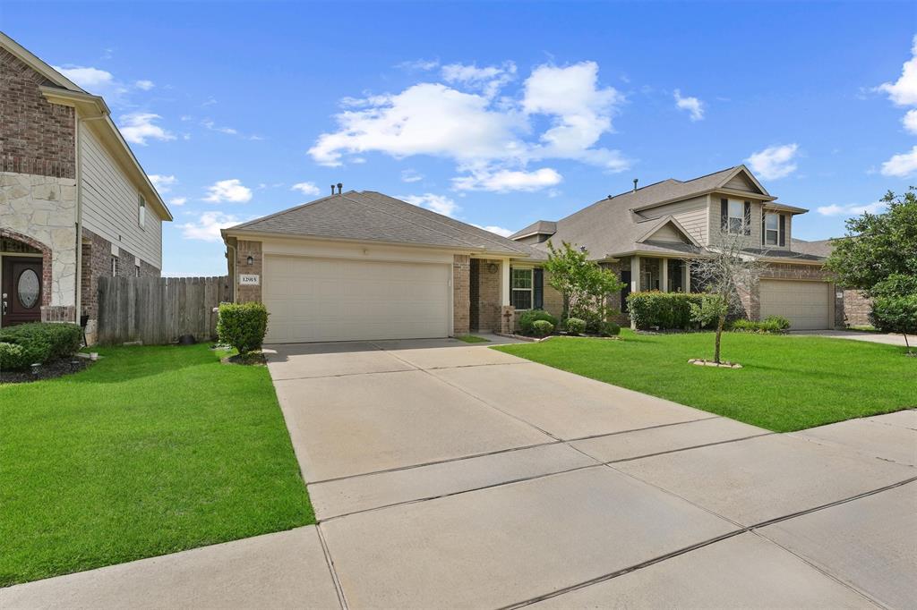 12915 Taper Reach Drive, Tomball, Texas image 3