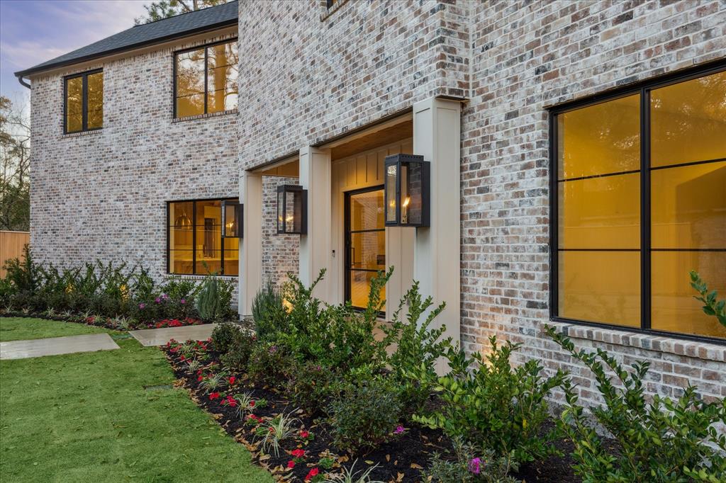 11605 Raina Lane