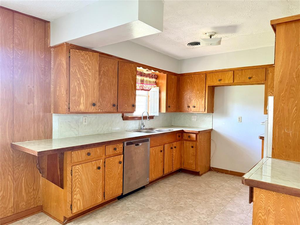 1516 Narcille Street, Baytown, Texas image 10