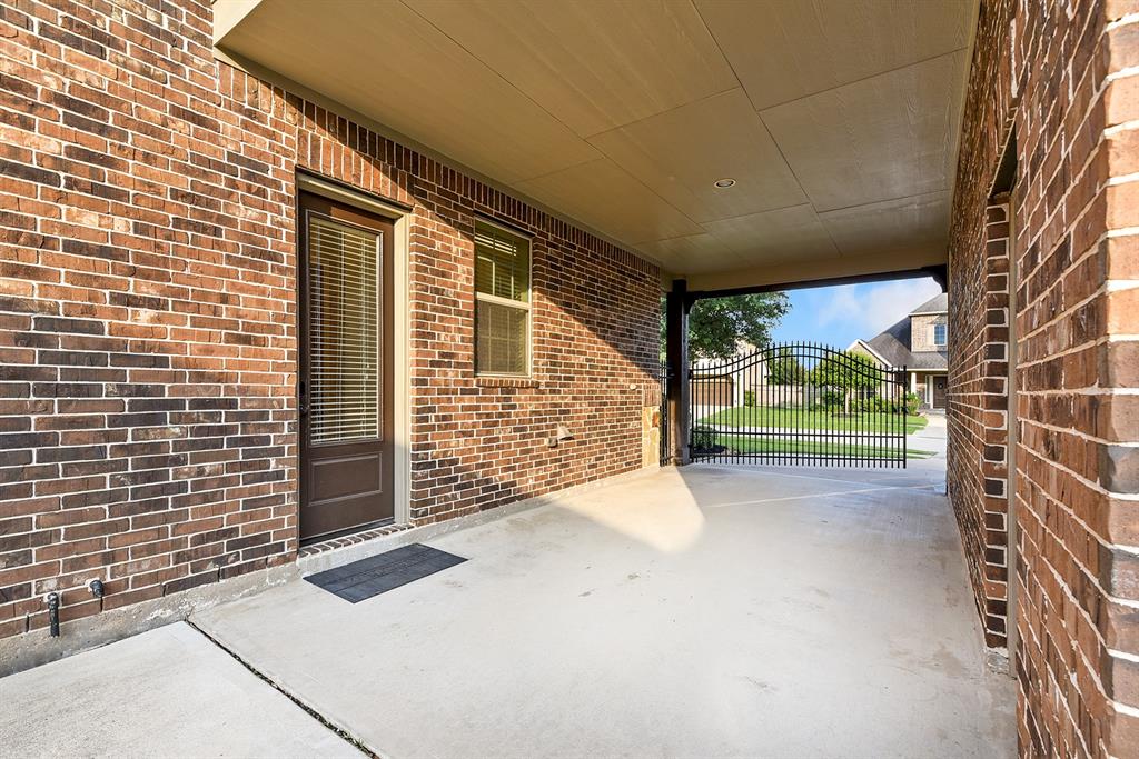 5702 Mustang Ridge Lane, Fulshear, Texas image 9