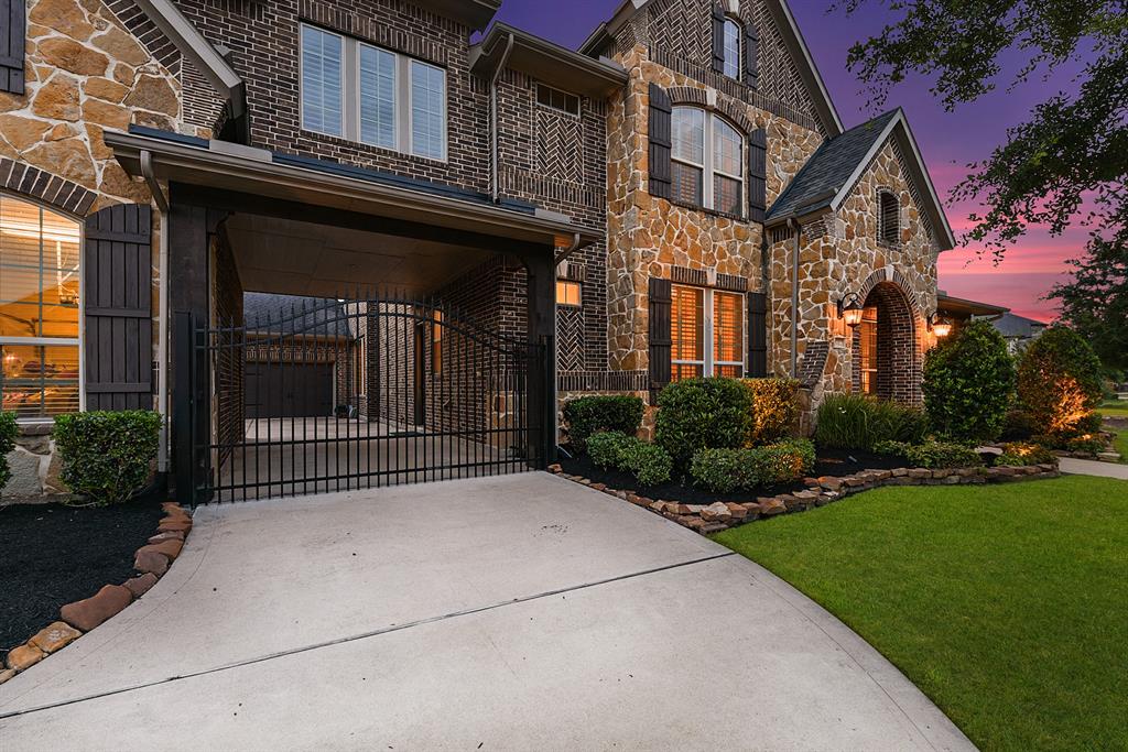 5702 Mustang Ridge Lane, Fulshear, Texas image 12