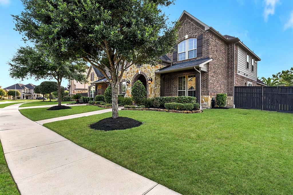 5702 Mustang Ridge Lane, Fulshear, Texas image 8
