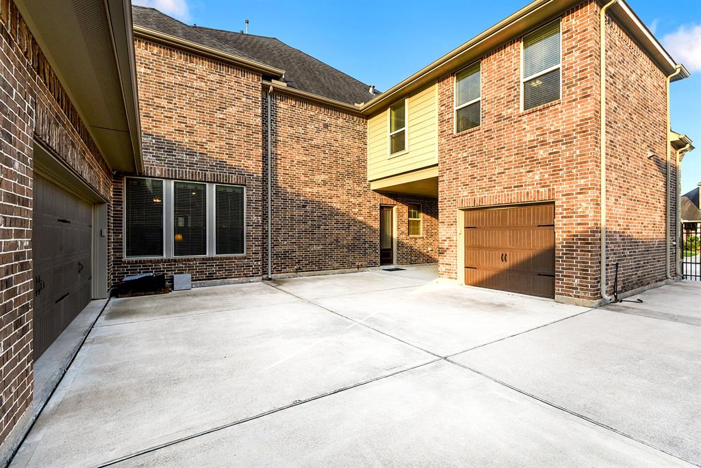 5702 Mustang Ridge Lane, Fulshear, Texas image 10