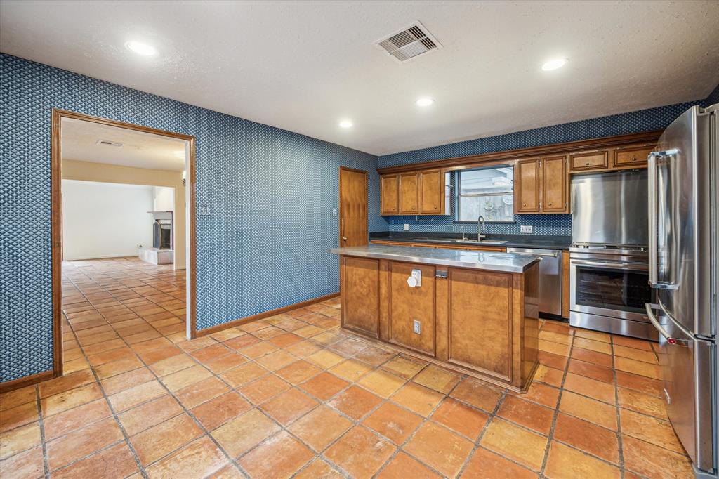 1102 Copper Creek Drive, Katy, Texas image 12