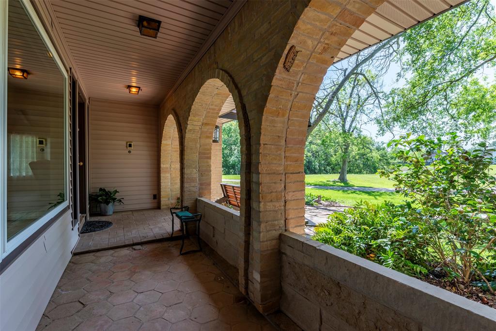 1001 Union Valley Drive, Pearland, Texas image 2