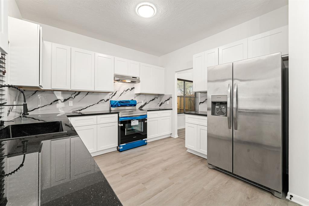 102 Lindencrest Court, Sugar Land, Texas image 15
