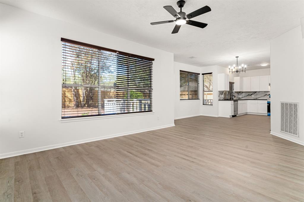 102 Lindencrest Court, Sugar Land, Texas image 8