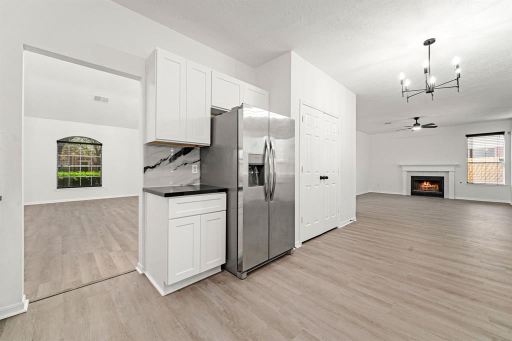 102 Lindencrest Court, Sugar Land, Texas image 12