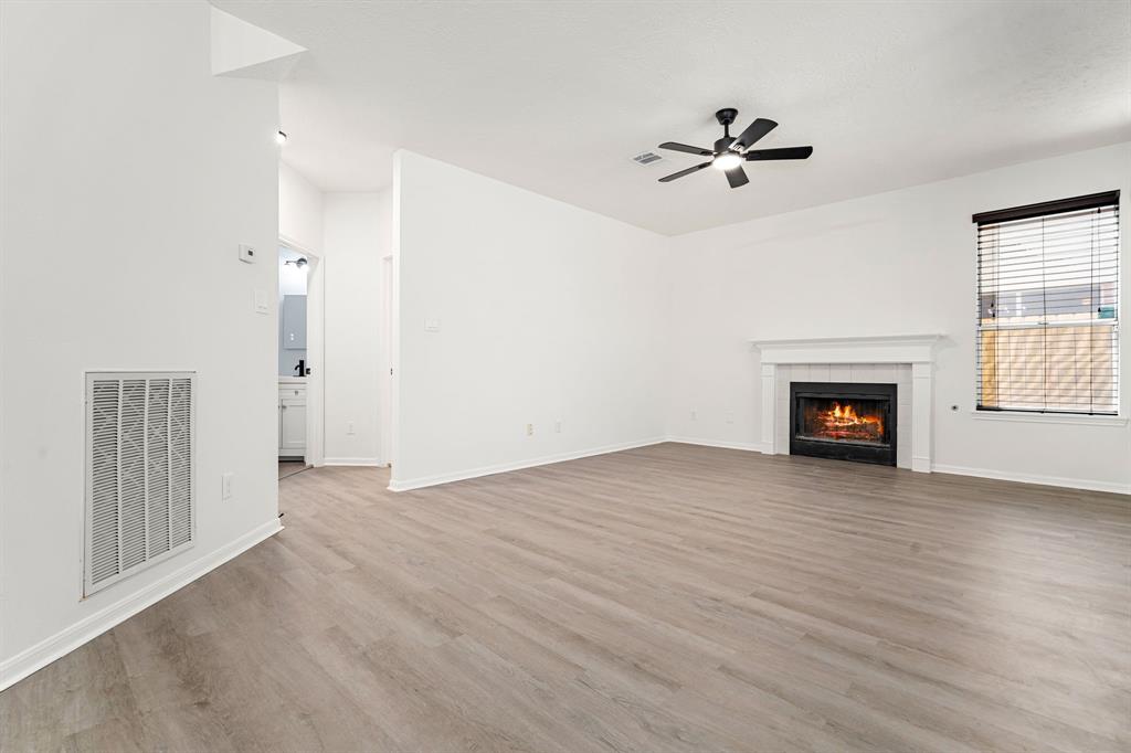 102 Lindencrest Court, Sugar Land, Texas image 7