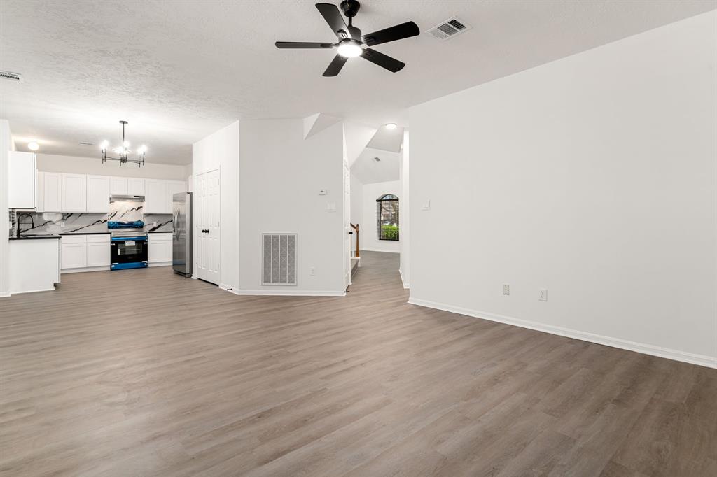 102 Lindencrest Court, Sugar Land, Texas image 11