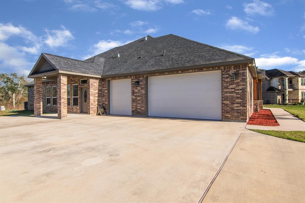 31903 Redfish Trail, Richwood, Texas image 2