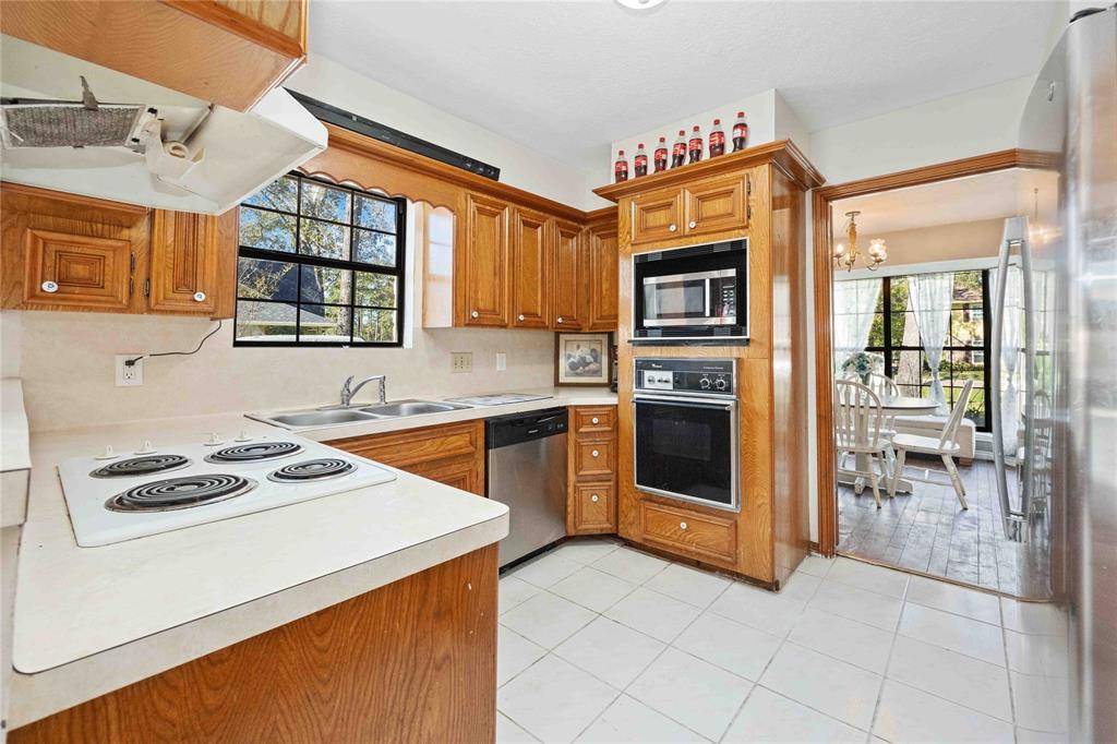 1823 White Feather Trail, Crosby, Texas image 6