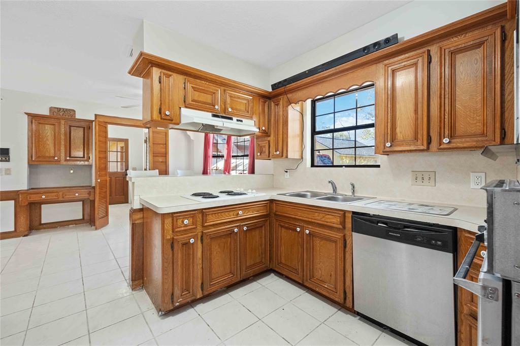 1823 White Feather Trail, Crosby, Texas image 5