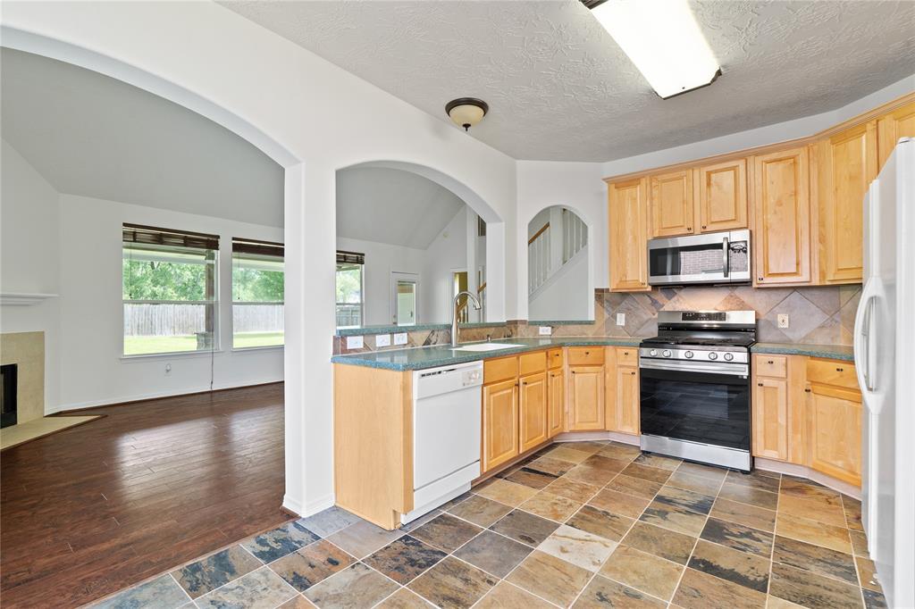 8119 Pinewood Crest Lane, Humble, Texas image 6