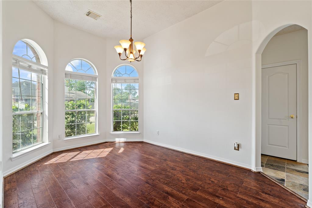 8119 Pinewood Crest Lane, Humble, Texas image 4