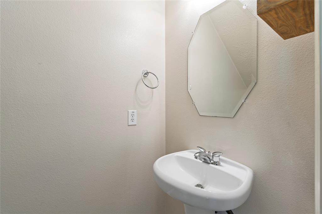 8119 Pinewood Crest Lane, Humble, Texas image 10