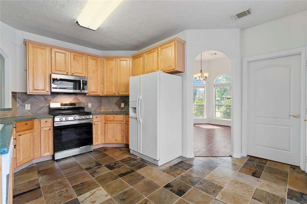 8119 Pinewood Crest Lane, Humble, Texas image 7