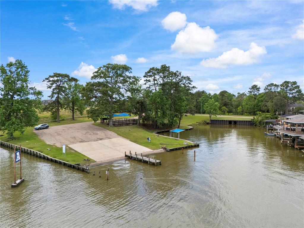 8119 Pinewood Crest Lane, Humble, Texas image 29
