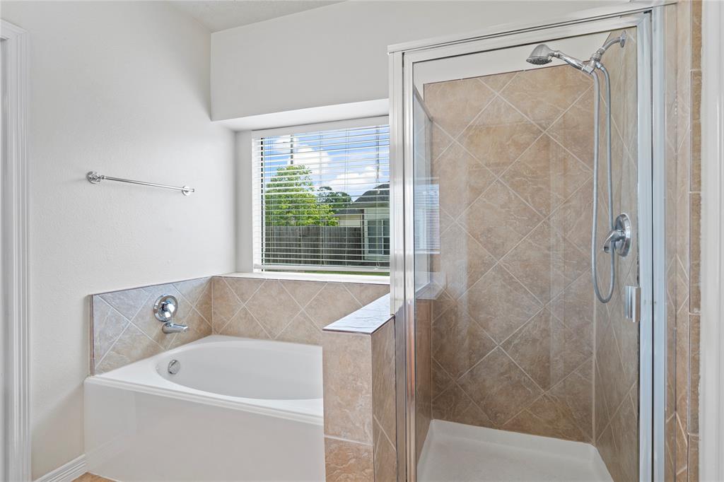 8119 Pinewood Crest Lane, Humble, Texas image 13