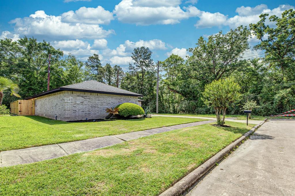 22226 Waynegate Drive, Spring, Texas image 4