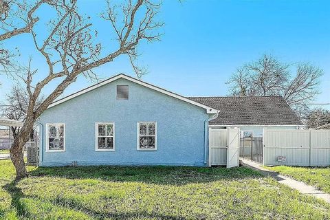 Photo of 1739 W 7th Street, Freeport, TX 77541 (MLS # 18743250) Photo of 1739 W 7th Street, Freeport, TX 77541 (MLS # 18743250)