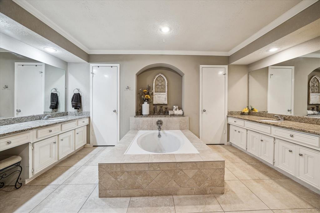 11730 Cypresswood Drive, Houston, Texas image 14