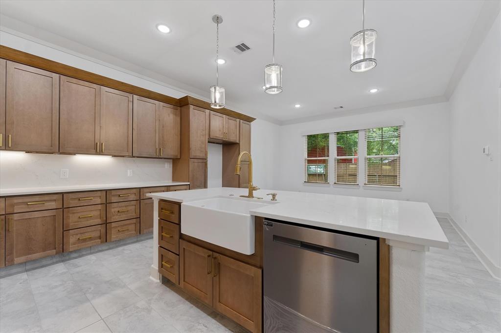 1521 Glen Oak Drive