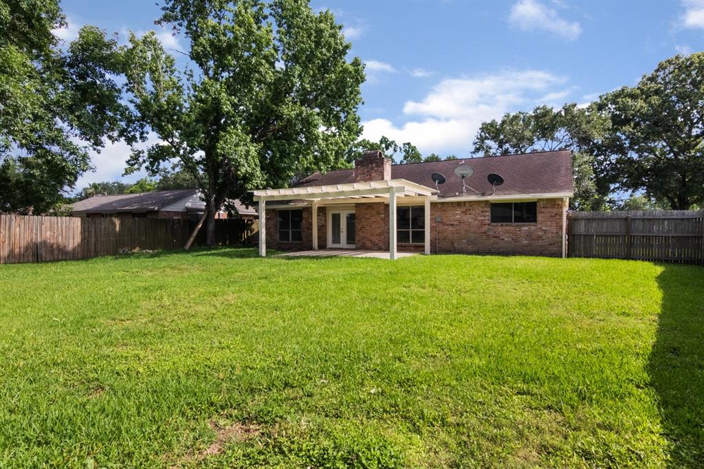 501 Point Clear Drive, Friendswood, Texas image 28