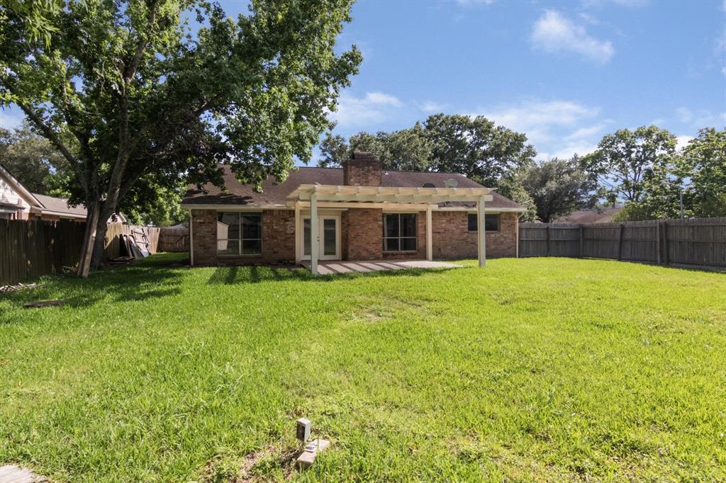 501 Point Clear Drive, Friendswood, Texas image 30