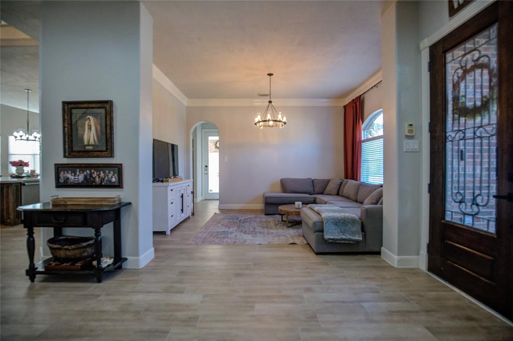 8319 Glenn Elm Drive, Spring, Texas image 7
