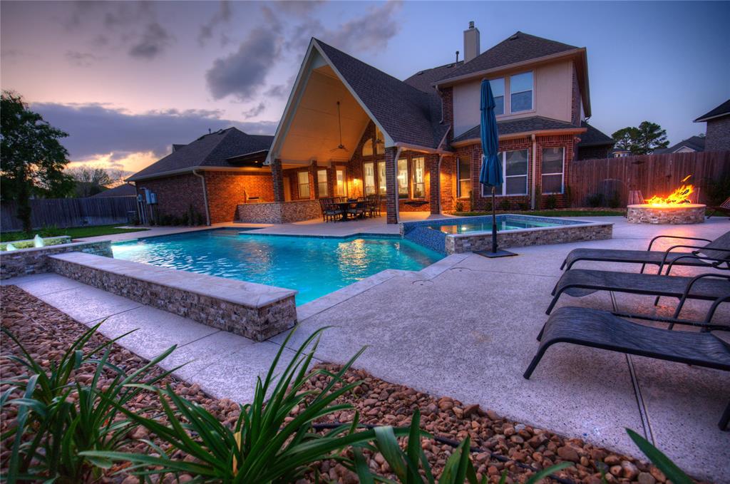 8319 Glenn Elm Drive, Spring, Texas image 3
