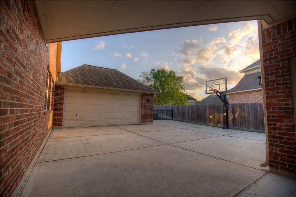 8319 Glenn Elm Drive, Spring, Texas image 39