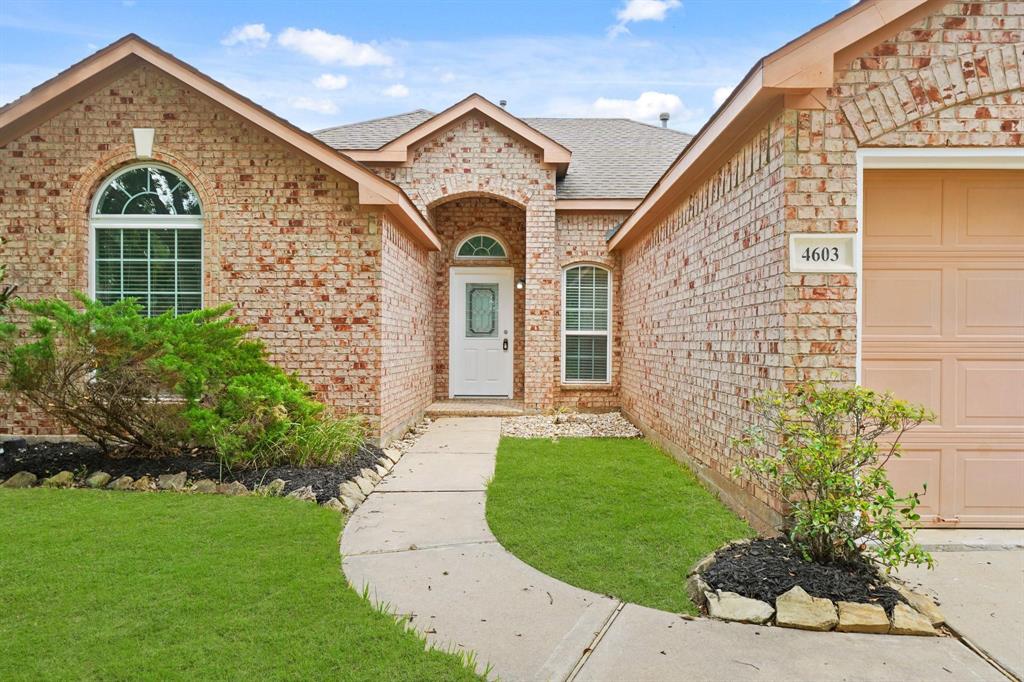 4603 Cedar Hill Drive, Pearland, Texas image 3