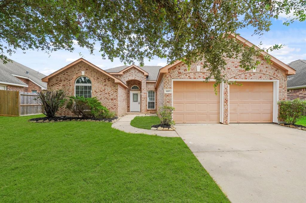 4603 Cedar Hill Drive, Pearland, Texas image 1